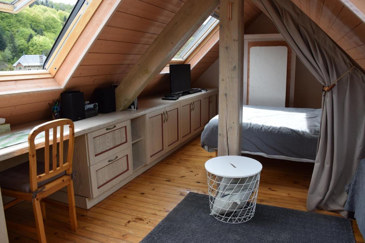 Petit Duplex De Charme Sous Les Toits Du Mont-Dore 외부 사진