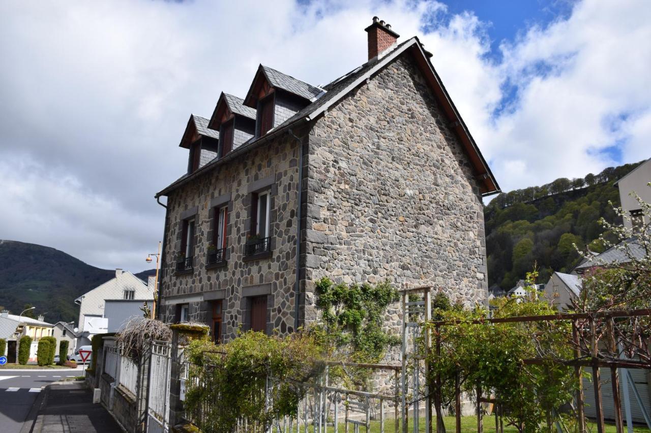 Petit Duplex De Charme Sous Les Toits Du Mont-Dore 외부 사진